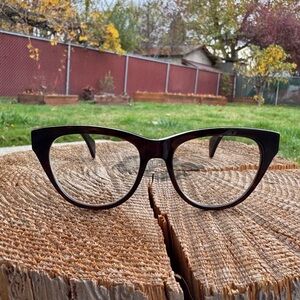 Chic Brown Cat-Eye Glasses